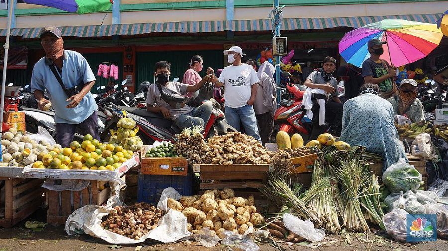 Keramaian Pasar Parung Saat PSBB (CNBC Indonesia/Muhammadd Sabki)