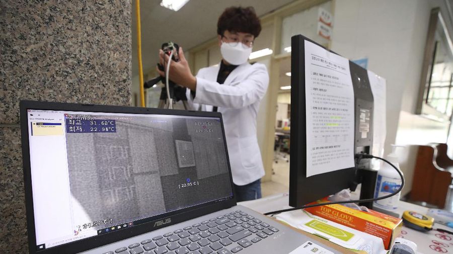 Korea Selatan Bersiap Buka Kembali Sekolah. AP/Kim Hyun-tae