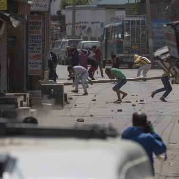 Kashmir Kembali Panas, Dua Orang Tewas dalam Baku Tembak