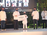Menteri BUMN Bagikan 100.000 Paket Bantuan TelkomGroup