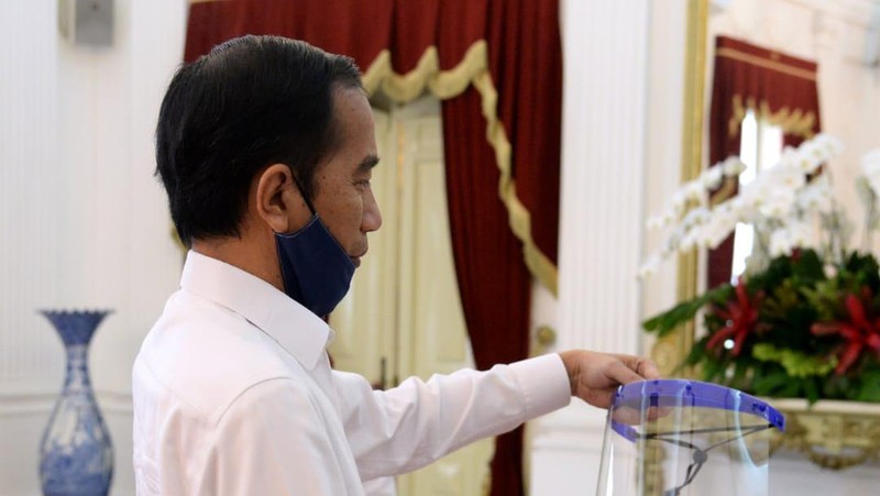 Jokowi Tinjau Alat Kesehatan Karya Anak Bangsa untuk Tangani Covid-19 (Foto: Lukas - Biro Pers Sekretariat Presiden)