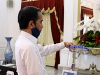 Jokowi Terjunkan Bala Bantuan Tekan Kurva Covid-19 di Jatim