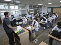 Bunda, Sekolah Dibuka Lagi Masih Lama Kok!