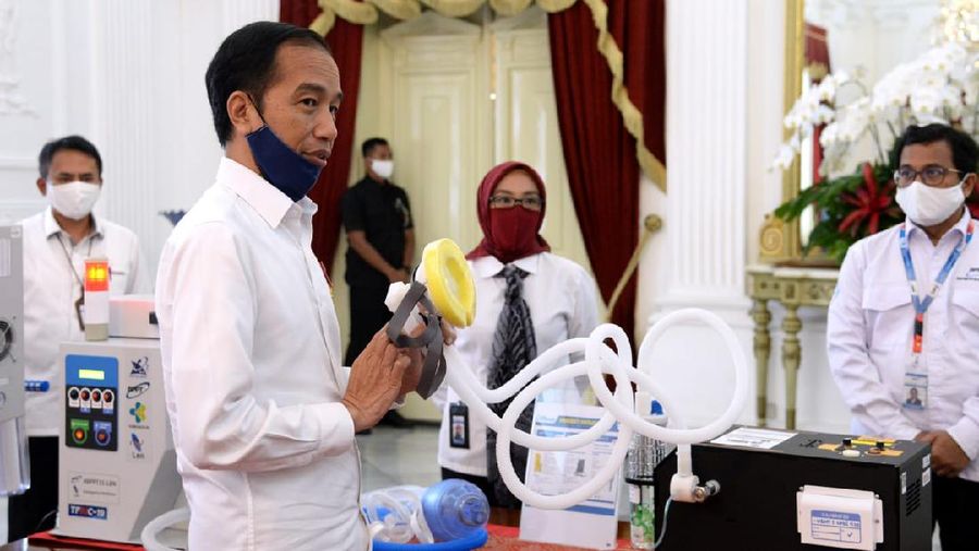 Jokowi Tinjau Alat Kesehatan Karya Anak Bangsa untuk Tangani Covid-19 (Foto: Lukas - Biro Pers Sekretariat Presiden)