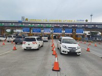 Waduh! 300.000 Lebih Mobil Cabut Via Tol Cikampek, Mudik?