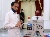 Jokowi Pamer 55 Alat Perang Lawan Corona, Semua Made in RI!