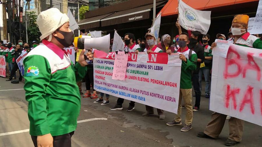 Serikat Pekerja Dunkin' Donuts beredemo menuntut pembayaran upah dan tunjangan hari raya (THR) (ist)