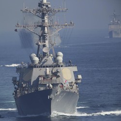 Kapal Militer AS-China Hampir Tabrakan di Laut China Selatan