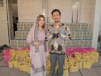 Viral Crazy Rich Surabaya Bagi Duit Jutaan, Ini Kisah Mereka!