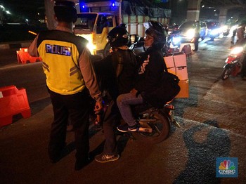 Saat 40.000 Polisi Kawal Era 'New Normal' RI