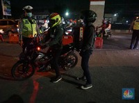 Anies Larang Orang Keluar-Masuk DKI, Pemotor Masih Nekat