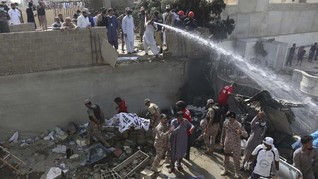 80 Jenazah Ditemukan di Lokasi Pesawat Pakistan yang Jatuh