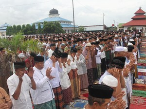 Bacaan Takbir 7-5 Kali Rakaat Pertama dan Kedua Shalat Idul Fitri