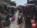 Satpol PP Tertibkan Kerumunan Pasar Jatinegara
