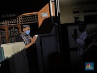 Mengintip Salat Id Berjamaah dari Rumah Warga