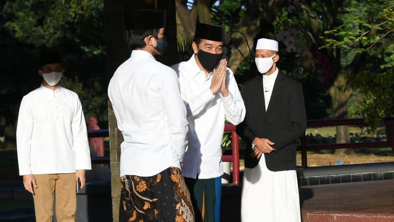 Presiden Jokowi Salat Idulfitri di Halaman Wisma Bayurini (Biro Pers Sekretariat Presiden/ Lukas)
