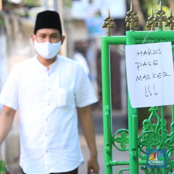 Warga Masih Salat di Musala Walau Ada Himbauan Dirumah Aja