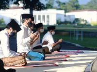 Bersama Keluarga, Jokowi Salat Idul fitri di Istana Bogor