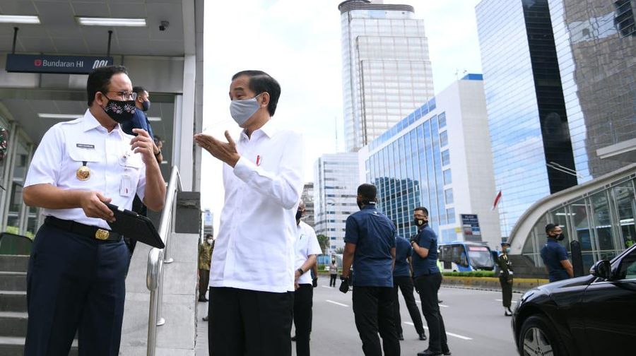 Jokowi meninjau stasiun MRT Bundaran Hotel Indonesia (Biro Pers Sekretariat Presiden/ Muchlis Jr)