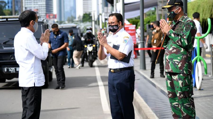 Jokowi bersama Gubernur DKI Jakarta Anies Baswedan usai meninjau stasiun MRT Bundaran Hotel Indonesia (Biro Pers Sekretariat Presiden/ Muchlis Jr)