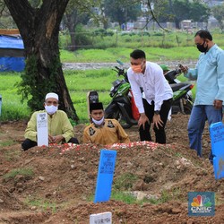 Catat Nih Doa Ziarah Kubur Orang Tua Sebelum Puasa Ramadan