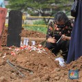 Jadi Tradisi di Indonesia, Ini Alasan Orang Sering Ziarah Kubur