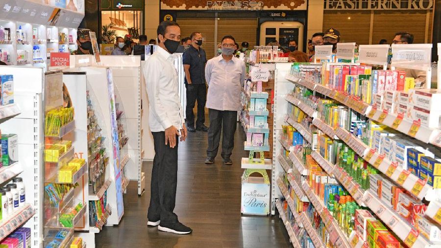 Presiden Joko Widodo meninjau Mal Summarecon (Dok Agus Suparto)