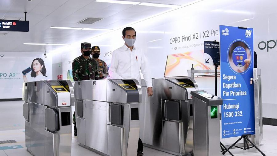Jokowi meninjau stasiun MRT Bundaran Hotel Indonesia (Biro Pers Sekretariat Presiden/ Muchlis Jr)