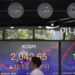 Wall Street Berpesta, Bursa Asia Semringah, kecuali Hang Seng