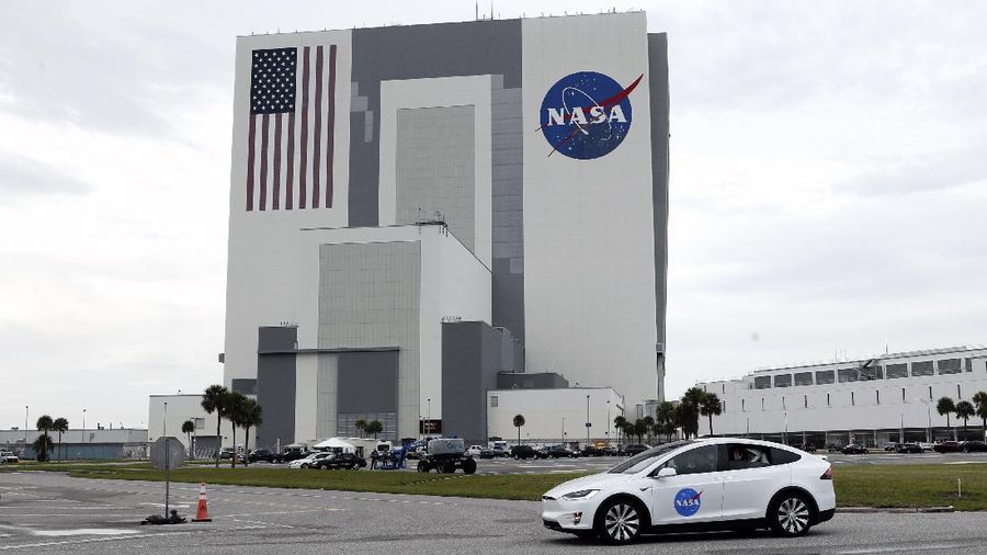 NASA astronauts Bob Behnken and Doug Hurley return from pad39a after their launch was scrubbed by bad weather at the Kennedy Space Center in Cape Canaveral, Fla., Wednesday, May 27, 2020. SpaceX will try again Saturday. (AP Photo/John Raoux)