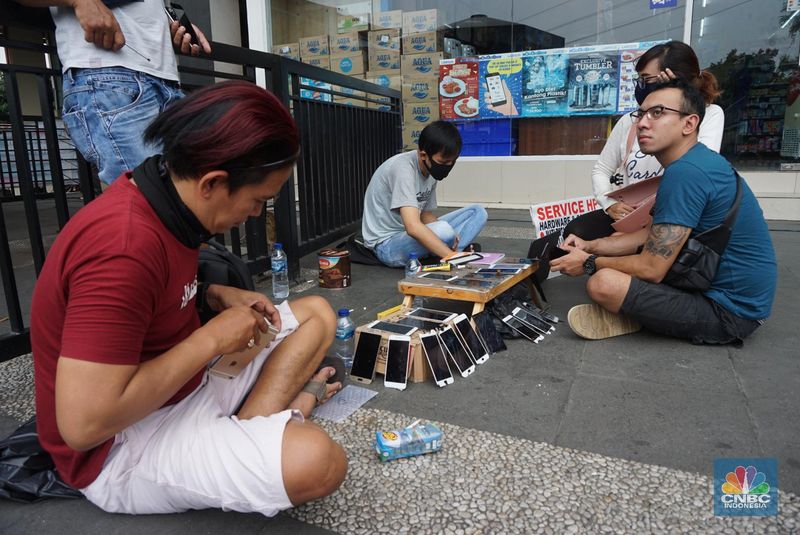 Terdesak Jasa Servis Hp Pgc Pun Harus Rela Turun Ke Jalan Foto 7