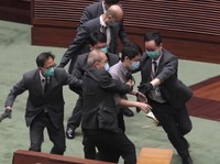 Ribut, Begini Panasnya Parlemen Hong Kong Bahas UU dari China