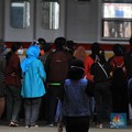 Penumpang KRL Membeludak Jelang Pelonggaran PSBB DKI