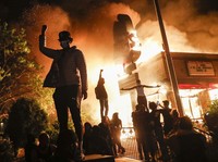 Intip Minneapolis AS yang Membara Gara-Gara Isu Rasis
