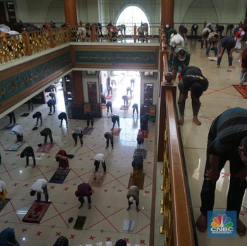 New Normal, Masjid Agung Al Barkah Bekasi Gelar Salat Jumat