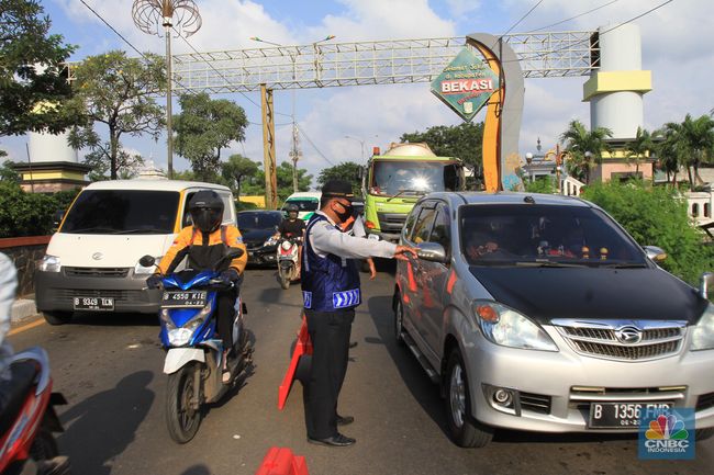 Syarat Keluar Kota Pakai Mobil Pribadi Saat Mudik Dilarang<script async src=