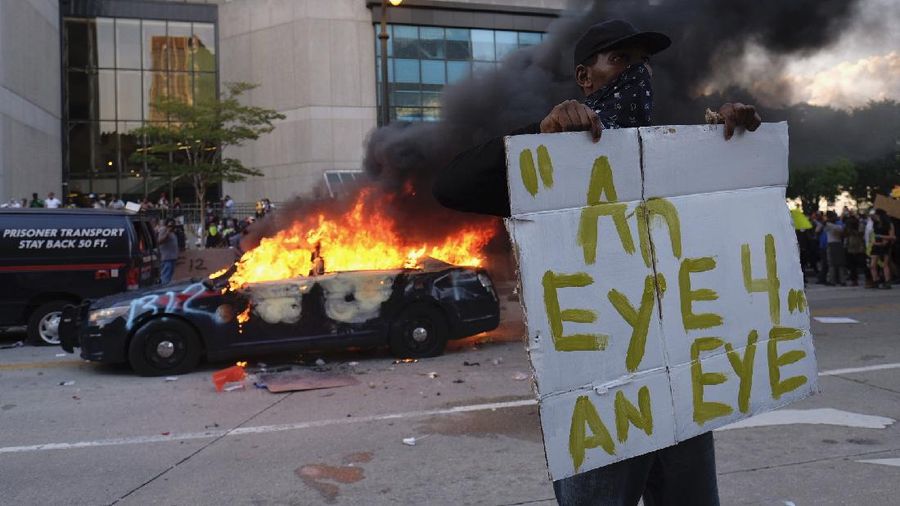 A masked protester kneels before San Jose police on Friday, May 29, 2020, in San Jose, Calif., in response to the death of George Floyd in police custody on Memorial Day in Minneapolis. (AP Photo/Ben Margot)