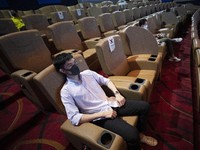 Bioskop DKI Buka Hari Ini, Hanya Usia 12-60 Tahun Boleh Masuk