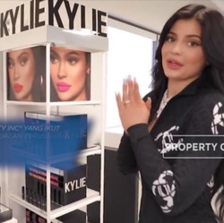 Kylie Jenner Didepak Forbes dari Daftar Miliuner Muda