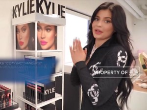 Kylie Jenner Didepak Forbes dari Daftar Miliuner Muda