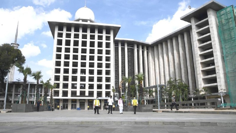 Jokowi tinjau kesiapan penerapan prosedur standar New Normal di sarana ibadah. Biro Pers Sekretariat Presiden