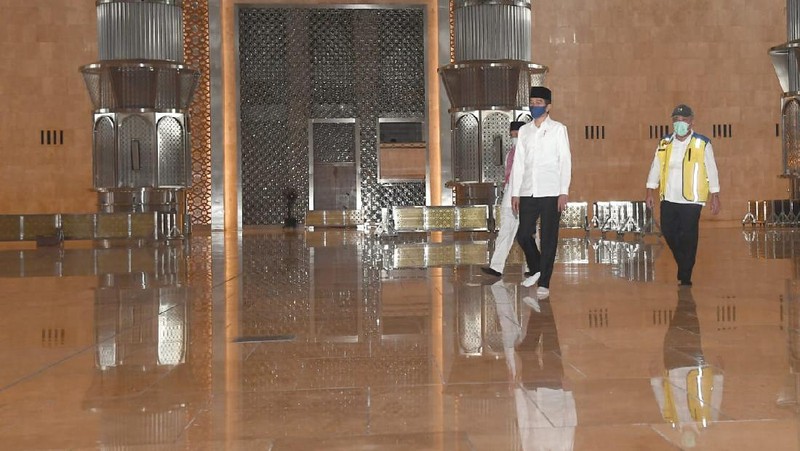 Jokowi tinjau kesiapan penerapan prosedur standar New Normal di sarana ibadah. Biro Pers Sekretariat Presiden