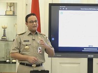 Ini Respons Anies Soal Penumpukan Penumpang TransJakarta