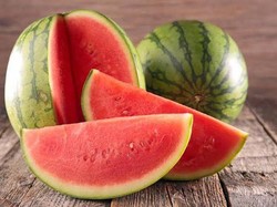 4 Makanan dan Minuman yang Jangan Dikonsumsi Bareng Semangka 4 Makanan dan Minuman yang Jangan Dikonsumsi Bareng Semangka