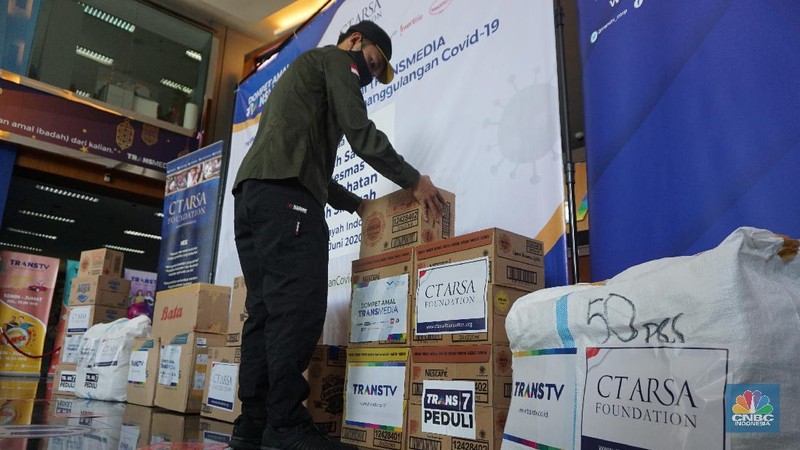 Dompet Amal TRANSMEDIA bersama CT ARSA Foundation Salurkan Donasi Tahap ke-6 untuk Penanganan Covid-19. CNBC Indonesia/Tri Susilo