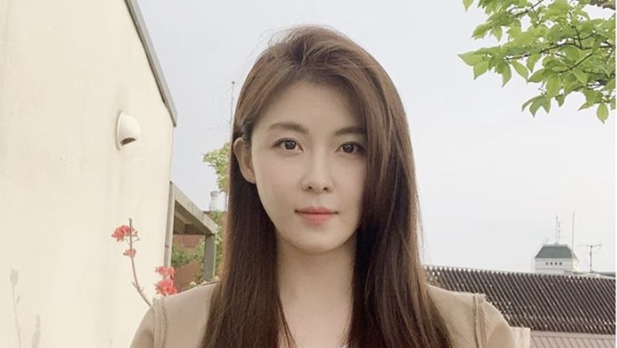 Ha Ji-won. IG: hajiwon1023