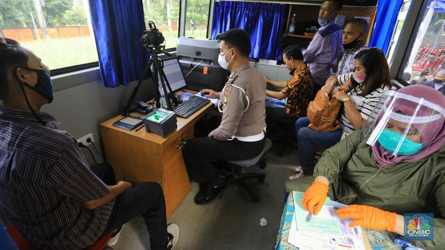 Ilustrasi Perpanjang SIM. CNBC Indonesia/Andrean Kristianto
