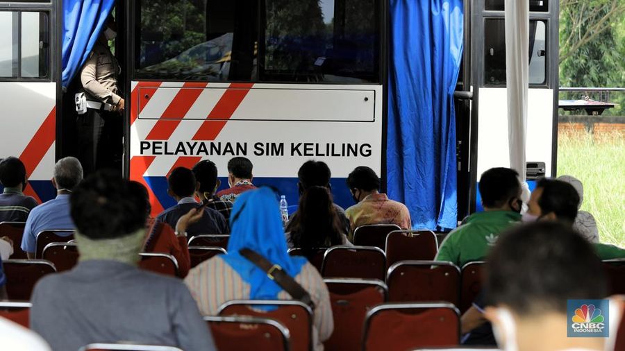Ilustrasi Perpanjang SIM. CNBC Indonesia/Andrean Kristianto