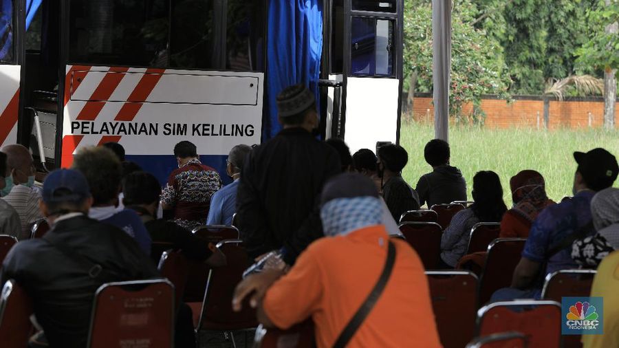 Ilustrasi Perpanjang SIM. CNBC Indonesia/Andrean Kristianto