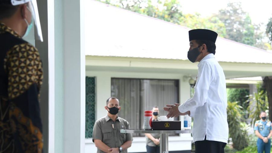 Presiden Jokowi Salat Jumat di Masjid Baiturrahim. Biro Pers Sekretariat Presiden